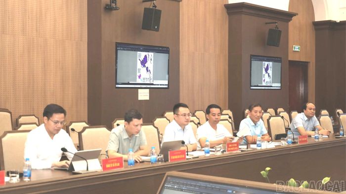 Lãnh đạo các sở, ngành và doanh nghiệp tham dự buổi làm việc.