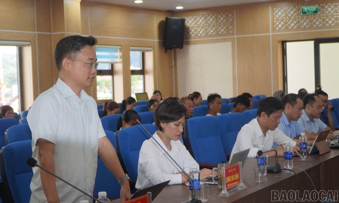 Đồng chí Nguyễn Duy Hòa - Ủy viên Ban Chấp hành Đảng bộ tỉnh, Bí thư Đảng ủy, Chủ tịch HĐND xã Bắc Hà phát biểu tại hội nghị.