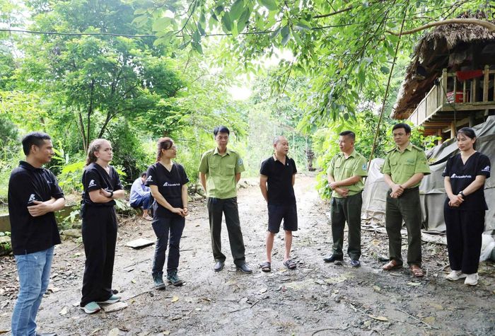 Các cơ quan chuyên môn tuyên truyền người dân về bảo vệ động vật hoang dã.