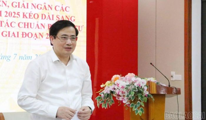 Đồng chí Nguyễn Việt Cường - Phó Giám đốc Sở Tài chính tỉnh phát biểu tại hội nghị.