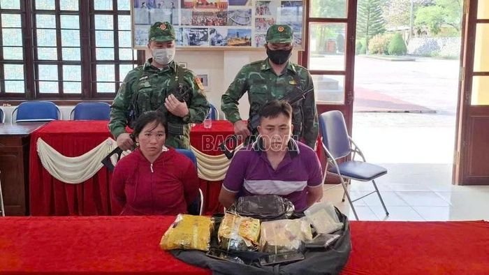 Bộ đội Biên phòng tỉnh Lào Cai phối hợp với các lực lượng chức năng đấu tranh, triệt phá vụ vận chuyển trái phép gần 3 kg ma túy.