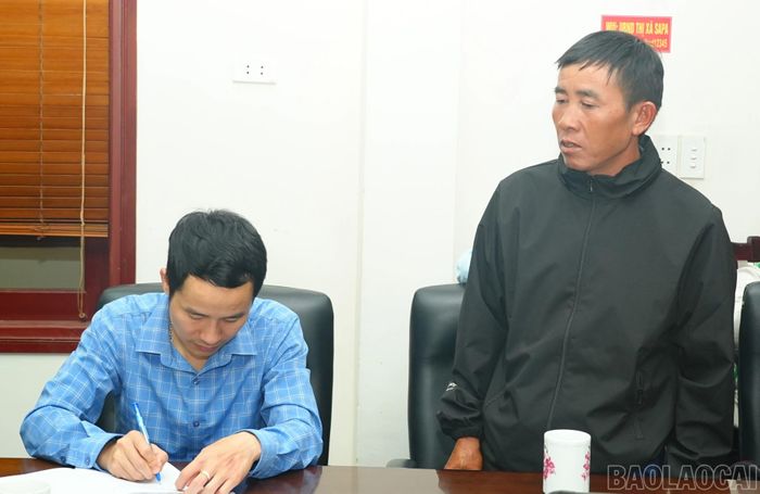 Đại diện tổ dân phố và các hộ dân nêu ý kiến.