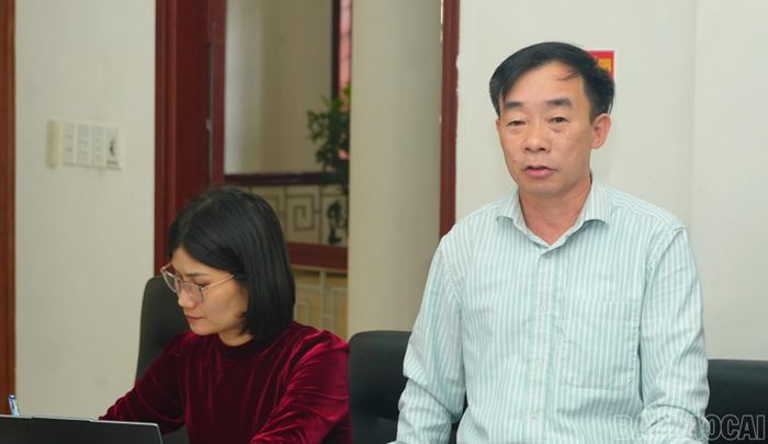 Các đại biểu nêu phương án hỗ trợ các hộ dân di chuyển đến nơi an toàn.