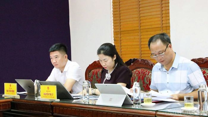 Đại diện phường Nghĩa Lộ dự buổi làm việc.