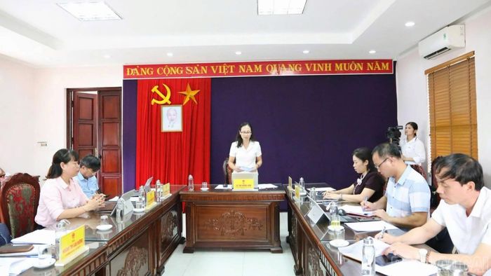 Quang cảnh buổi làm việc.