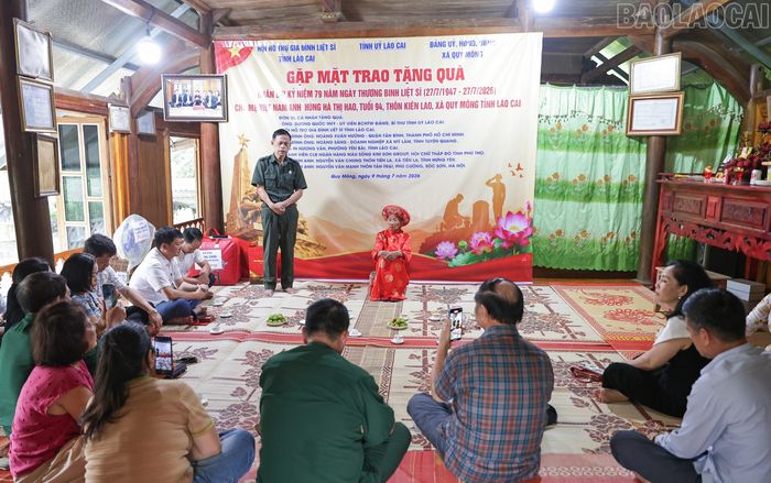 Đoàn thăm hỏi, động viên Mẹ Việt Nam anh hùng Hà Thị Hao.