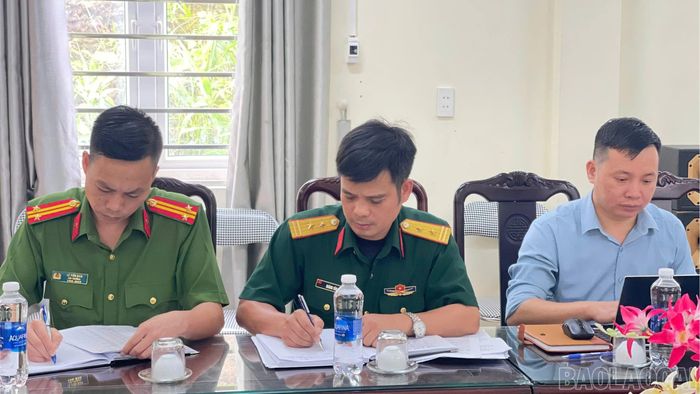Đại biểu dự buổi làm việc.