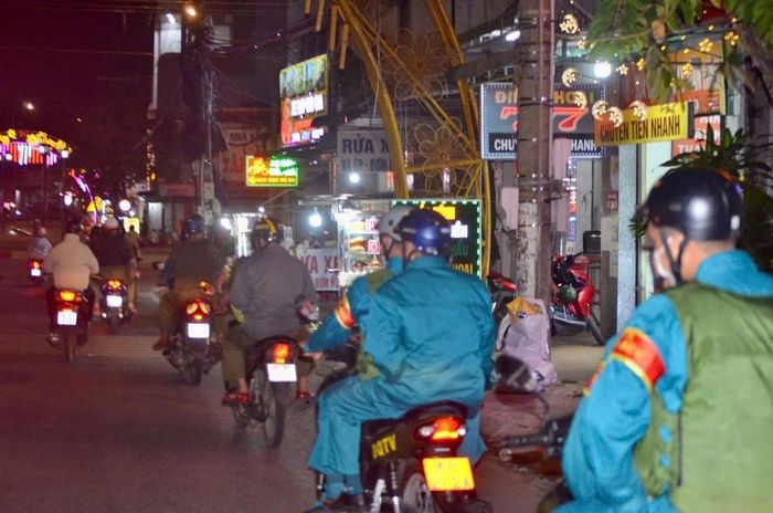 Trên đường tuần tra đêm
