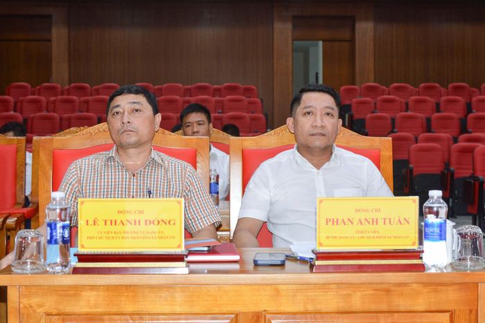Lãnh đạo Đảng ủy xã Nhân Cơ tham dự hội nghị