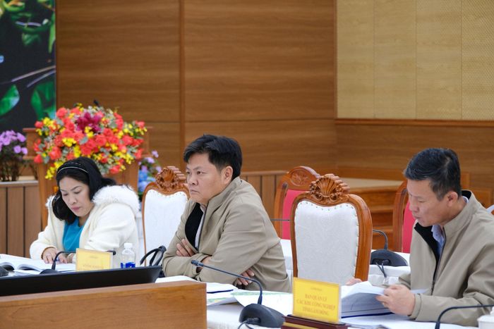 Đại diện lãnh đạo các sở, ngành tham dự buổi làm việc