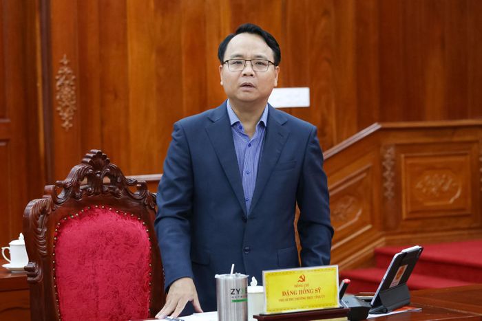 Đồng chí Đặng Hồng Sỹ, Phó Bí thư Thường trực Tỉnh ủy phát biểu chỉ đạo tại hội nghị