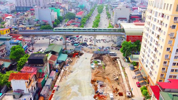 Đây là tuyến đường có chiều dài hơn 2,2km, mặt cắt ngang 50m thuộc các phường Ô Chợ Dừa, Giảng Võ và Láng.