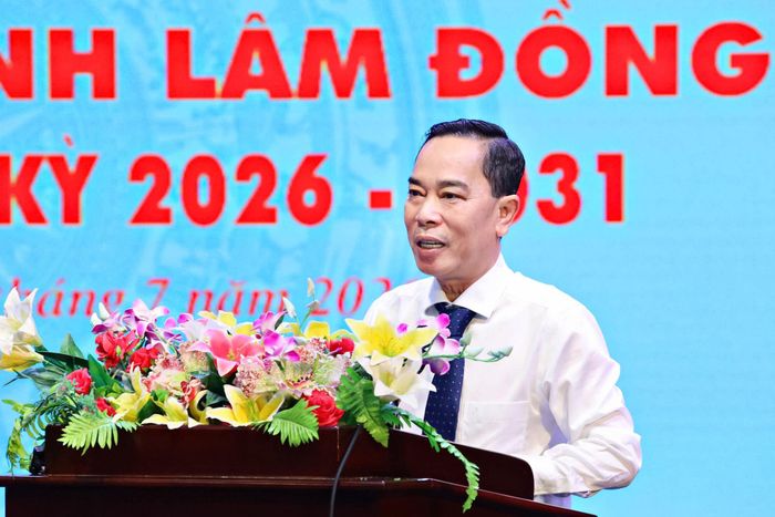 Nhà báo Lê Huy Toàn, Tỉnh ủy viên, Giám đốc Báo và PTTH Lâm Đồng, Chủ tịch Hội Nhà báo tỉnh phát biểu tại đại hội
