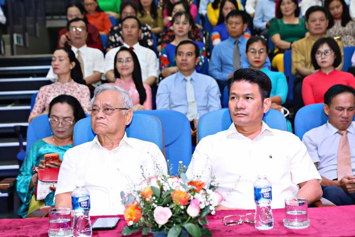 Các đại biểu dự và theo dõi Phiên thứ nhất Đại hội đại biểu Hội Nhà báo tỉnh Lâm Đồng lần thứ I, nhiệm kỳ 2026 - 2031