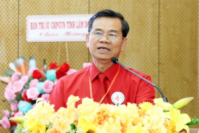 Chủ tịch Hội Chữ thập đỏ tỉnh Lâm Đồng Nguyễn Quang Minh thông qua đề án nhân sự để đại hội bầu Đoàn Chủ tịch, Đoàn Thư ký và Ban Thẩm tra tư cách đại biểu