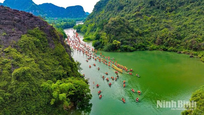 Ninh Bình xác định phát triển công nghiệp văn hóa, du lịch trở thành cụm ngành kinh tế mũi nhọn. Ảnh: Ngọc Linh