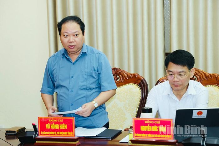 Đồng chí Vũ Hồng Hiên, Ủy viên Ban Thường vụ Tỉnh ủy, Chủ nhiệm Ủy ban Kiểm tra Tỉnh ủy phát biểu tại hội nghị.
