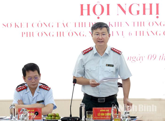 Đồng chí Chánh Thanh tra tỉnh Ninh Bình, Phó Cụm thi đua số 2 phát biểu tại hội nghị.