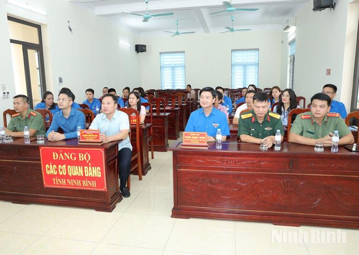 Các đại biểu dự hội nghị.