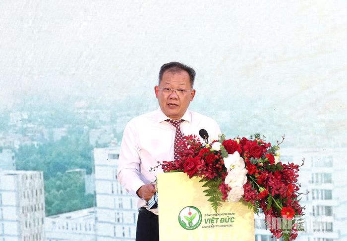 PGS.TS Dương Đức Hùng, Giám đốc Bệnh viện Hữu nghị Việt Đức phát biểu nhận nhiệm vụ.
