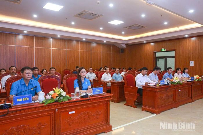 Các đại biểu dự hội nghị.