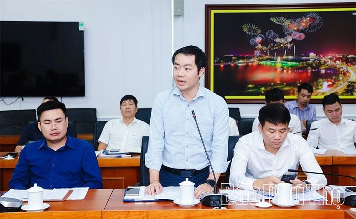 Đại diện chủ đầu tư các dự án phát biểu tại cuộc họp.