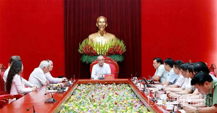Các đại biểu tham dự hội nghị.