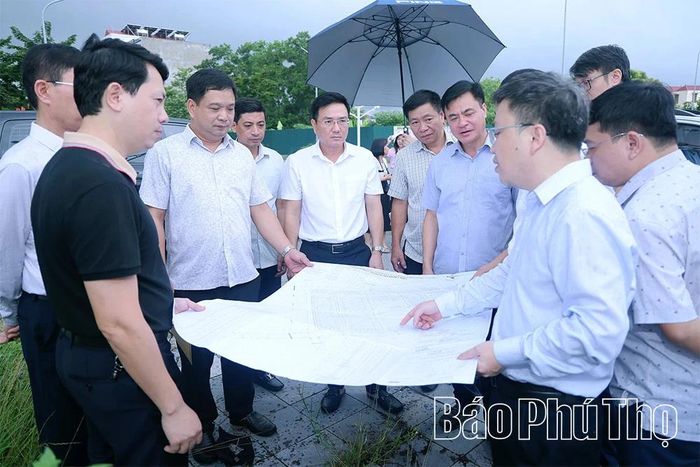 Đoàn kiểm tra Dự án Khu nhà ở đô thị TMS Land Hùng Vương, phường Phúc Yên.