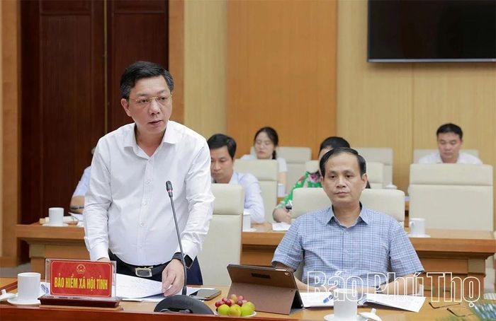 Lãnh đạo Bảo hiểm xã hội tỉnh phát biểu tại hội nghị.