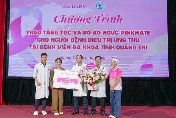 Những phần quà ý nghĩa góp phần động viên bệnh nhân ung thư có thêm động lực để điều trị bệnh - Ảnh: BVCC