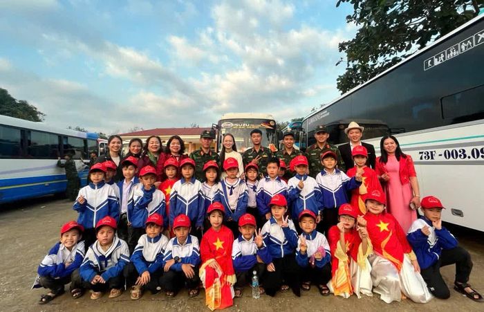 Trường tiểu học Phú Định tổ chức cho học sinh tham gia hoạt động trải nghiệm - Ảnh: L.M