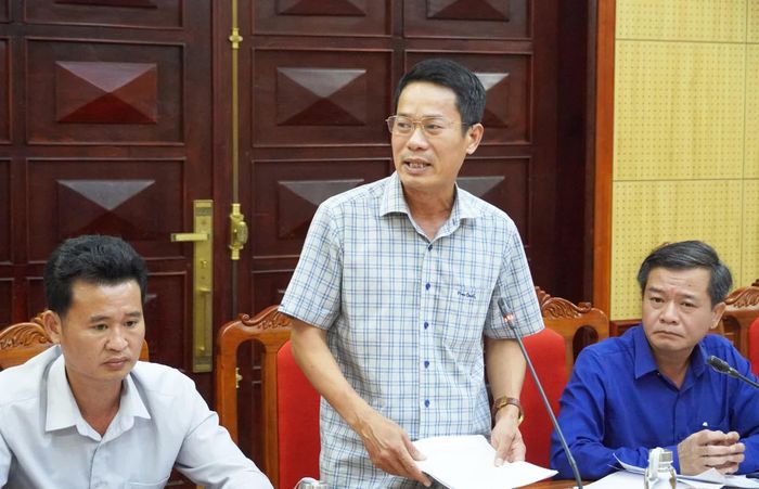Đại diện chủ đầu tư báo cáo tiến độ giải ngân vốn đầu tư các dự án - Ảnh: X.P