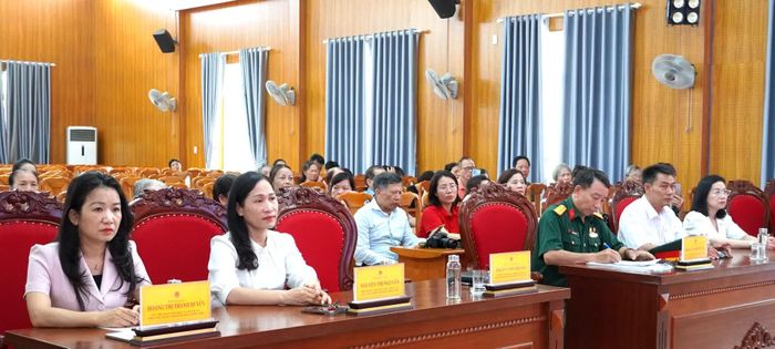 Các đại biểu tham dự buổi gặp mặt - Ảnh: H.Tr