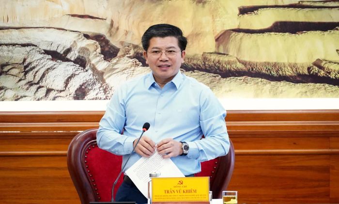 Đồng chí Trần Vũ Khiêm, Phó Bí thư Thường trực Tỉnh ủy, Trưởng đoàn đại biểu Quốc hội tỉnh, Phó trưởng Ban Chỉ đạo phát biểu kết luận tại phiên họp - Ảnh: Q.V