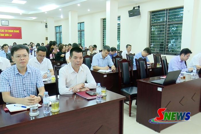 Đại biểu dự hội nghị.