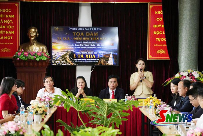 Lãnh đạo Trung tâm Xúc tiến đầu tư, Thương mại và Du lịch tỉnh phát biểu tại tọa đàm.