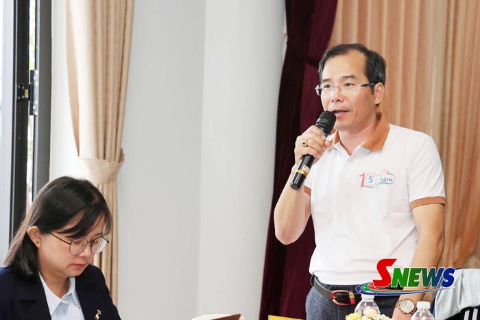 Đại diện Công ty lữ hành phát biểu tại tọa đàm.