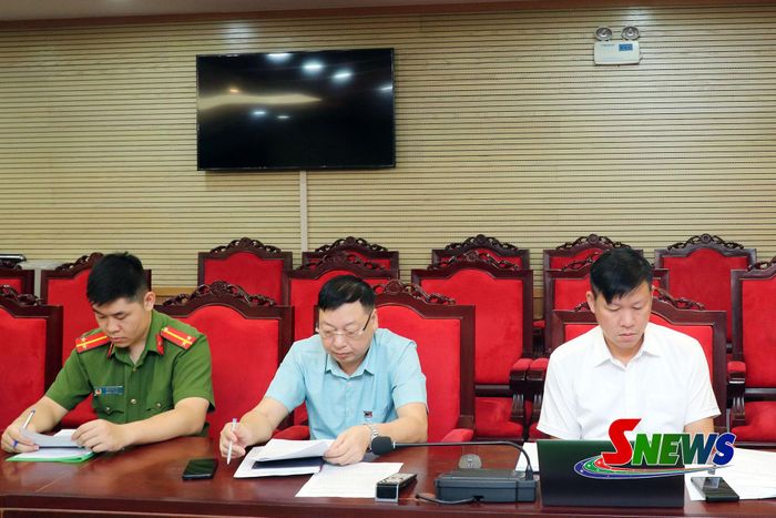Các đại biểu tham dự cuộc họp.