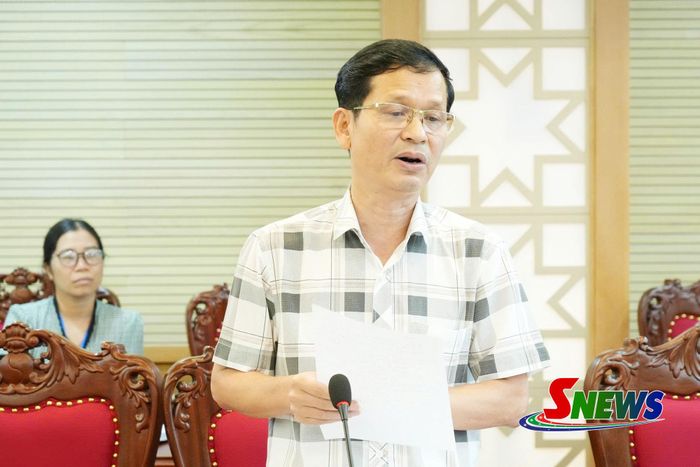Lãnh đạo Sở Nội vụ báo cáo dự thảo nghị quyết quy định mức phụ cấp đối với người hoạt động ở bản, tổ dân phố.