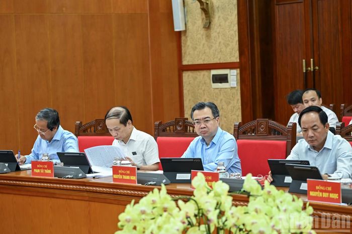 Các đồng chí Ủy viên Bộ Chính trị, Ủy viên Ban Chỉ đạo và các đại biểu dự hội nghị. (Ảnh: DUY LINH)