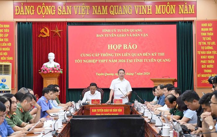 Đồng chí Trần Mạnh Lợi, Ủy viên Ban Thường vụ Tỉnh ủy, Trưởng Ban Tuyên giáo và Dân vận Tỉnh ủy kết luận buổi họp báo.
