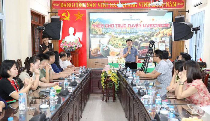 Học viên được hướng dẫn kiến thức về quảng bá, tiêu thụ sản phẩm trên các nền tảng số.