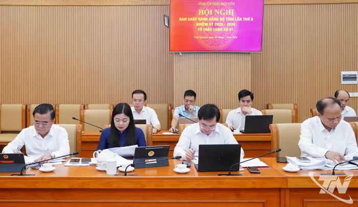 Các đại biểu dự thảo luận tại Tổ số 1.