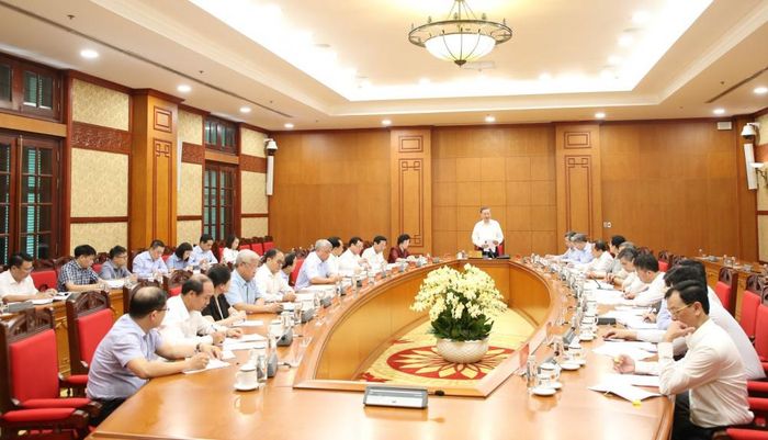 Tổng Bí thư, Chủ tịch nước yêu cầu, Đảng ủy Chính phủ chỉ đạo, xây dựng đề án về phát triển nguồn nhân lực quốc gia và thị trường lao động hiện đại, làm rõ mục tiêu, lộ trình, nguồn lực và cơ chế phối hợp.