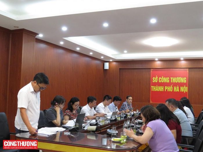 Đại diện Sở Xây dựng Hà Nội cho biết Sở đang tham mưu Thành phố thực hiện Luật Thủ đô và Nghị quyết 71 về phát triển vận tải, logistics đô thị.