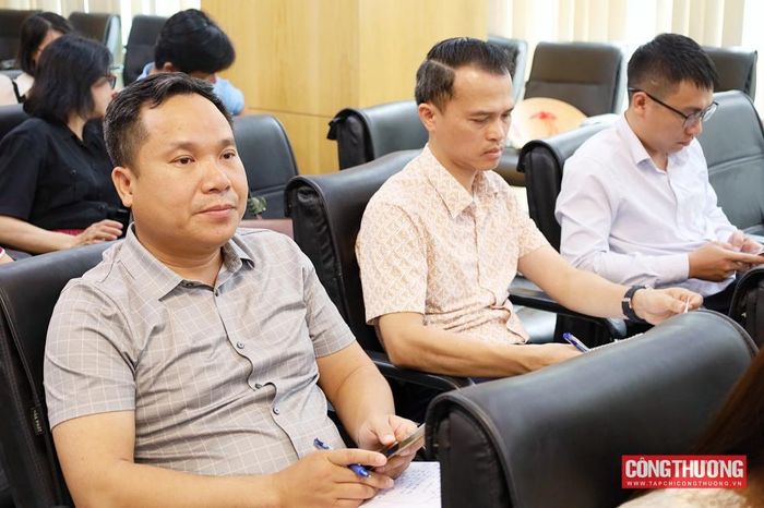Các đại biểu tham dự họp báo