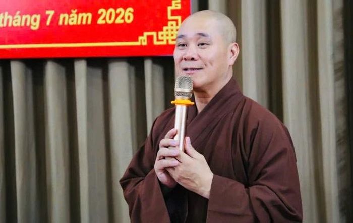 Đại đức Thích Thanh Quang trình báo cáo