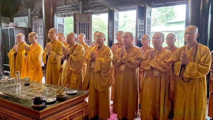 Đoàn đại biểu dâng hương, dâng hoa tưởng nhớ Chủ tịch Hồ Chí Minh - Ảnh: TQO
