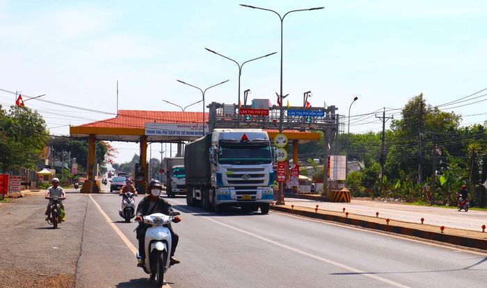 Trạm thu phí số 2 trên QL14 thuộc Dự án BOT nâng cấp, mở rộng đường Hồ Chí Minh (QL14) đoạn từ Cầu 38 đến Đồng Xoài.