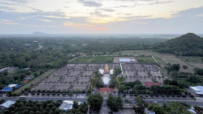 Đến nay, Nghĩa trang liệt sĩ Dốc Bà Đắc là nơi yên nghỉ của 9.417 liệt sĩ, trong đó có 5.795 phần mộ chưa xác định được thông tin.
